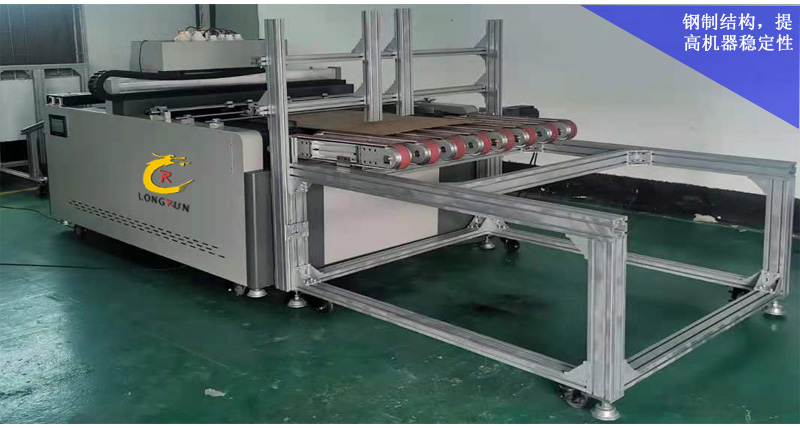 紙箱流水線無(wú)版印刷機(jī)采用全鋼制結(jié)構(gòu)，提高機(jī)器穩(wěn)定性。